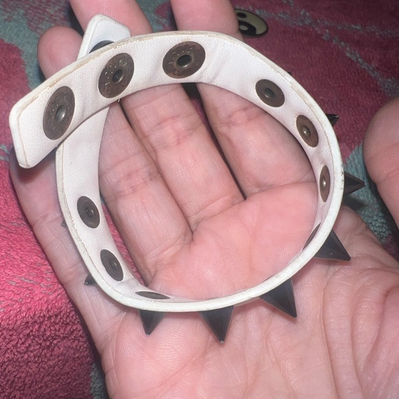 White and black spiked bracelet - Picture 3 of 3